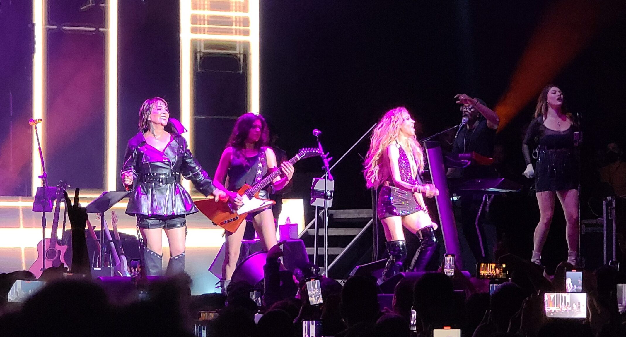 Histórico concierto de Alejandra Guzmán y Paulina Rubio en Orlando