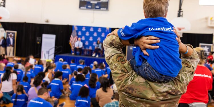 Disney y Blue Star Families llevan magia, lectura y apoyo a familias militares en la Base Aérea MacDill