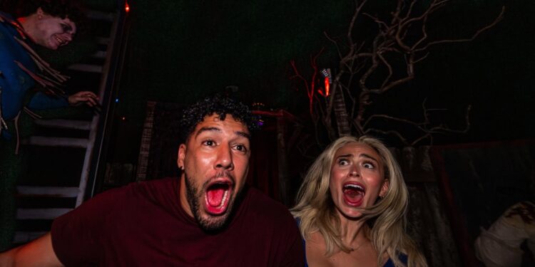 El terror regresa a SeaWorld Orlando: Howl-O-Scream anuncia su edición más escalofriante con una nueva casa embrujada y grandes descuentos