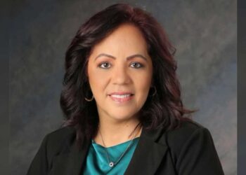 Fiscal especial recomienda la destitución de la alcaldesa de Kissimmee, Jackie Espinosa, por presunto conflicto de intereses con fondos de la pandemia