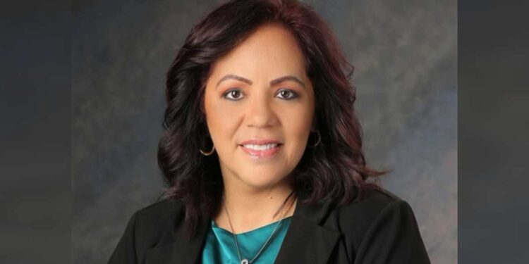Fiscal especial recomienda la destitución de la alcaldesa de Kissimmee, Jackie Espinosa, por presunto conflicto de intereses con fondos de la pandemia