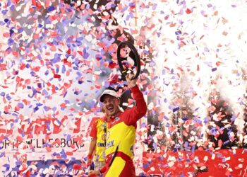 Joey Logano domina en el regreso a las carreras puntuables en North Wilkesboro