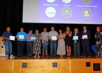 Honran a líderes comunitarios por su dedicación y compromiso con Distrito 43