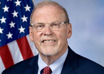 Proponen proyecto de ley para restringir la ciudadanía por nacimiento en los territorios de Estados Unidos