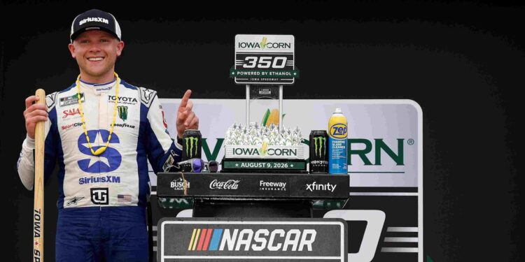 Ty Gibbs contiene a Christopher Bell para un dramático triunfo en Iowa