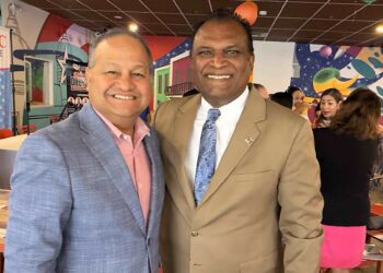 Rick Singh defiende su trayectoria y propone modernizar la oficina del Secretario de los Tribunales del condado de Orange
