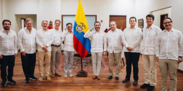 De la Espriella reúne al poder empresarial para reconstruir Colombia tras el terremoto: el reto ahora es convertir billones en obras