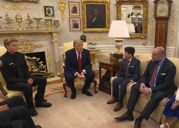 Trump recibe en la Casa Blanca al joven salvavidas que arriesgó su vida para rescatar a un niño