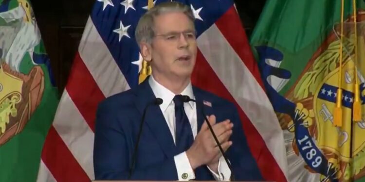 Estados Unidos lanza “Operación Paria Económico” para aislar financieramente a Irán