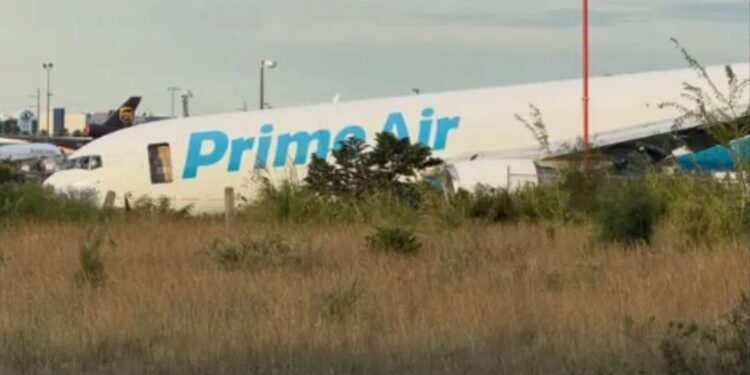 Avión de carga de Amazon se sale de la pista en Miami y deja cinco muertos