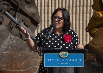 Arrestan a la alcaldesa de Kissimmee, Jackie Espinosa, por cargos de hurto mayor y fraude