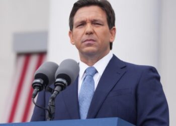 DeSantis declara estado de emergencia en 25 condados de Florida ante tormenta en el Golfo