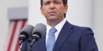 DeSantis declara estado de emergencia en 25 condados de Florida ante tormenta en el Golfo